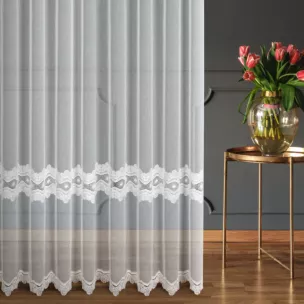 Firana szyta na taśmie fala biała z delikatnej etaminy zdobionej aplikacją Pierre Cardin