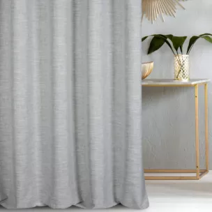 Zasłona szyta na taśmie 5 cm jasnoszara ze strukturalnej tkaniny typu blackout, zaciemniająca w 100%