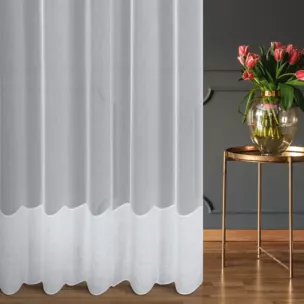 Firana szyta na taśmie 5 cm biała z matowej tkaniny wykończonej szerokim pasem kornelii