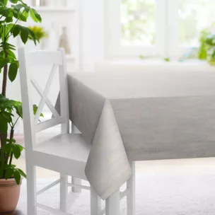 Obrus szyty kremowo srebrny z eleganckiej tkaniny zasłonowej o prostym splocie z połyskującym dodatkiem