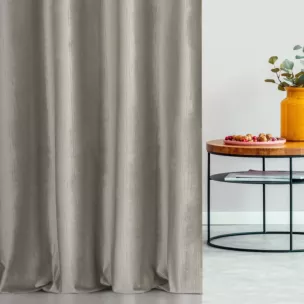 Zasłona szyta na taśmie 5 cm ciemnobeżowa z tkaniny welwetowej w pionowe prążki, wykończona obciążnikiem