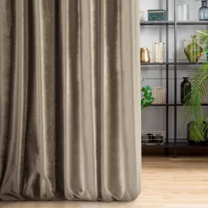 Zasłona szyta na taśmie 5 cm SAFARI jasnobrązowa z miękkiej welwetowej tkaniny z połyskiem
