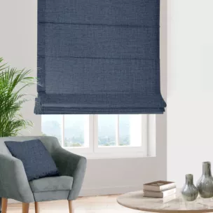 Roleta rzymska ciemnoniebieska z tkaniny w stylu eko o naturalnym splocie