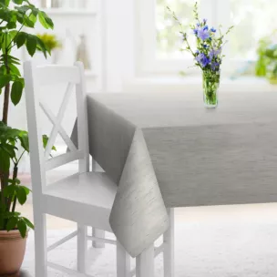 Obrus szyty stalowy z tkaniny welwetowej w pionowe prążki, wykończona obciążnikiem