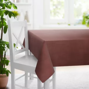 Obrus szyty ciemnoróżowy z miękkiej tkaniny welwetowej