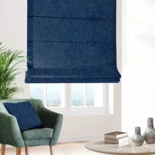 Roleta rzymska granatowa z miękkiej półmatowej tkaniny welwetowej z metalicznym nadrukiem