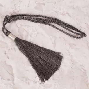 Dekoracyjny sznur do upięć z chwostem z metalową obrączką
