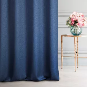 Tkanina zasłonowa z widocznym strukturalnym splotem, w stylu eko