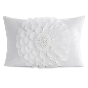 Poszewka na poduszkę 30 x 50 cm z welwetu kolor kremowy zdobiona trójwymiarowym motywem kwiatu FLORES 2