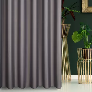 Zasłona szyta na taśmie 5 cm grafitowa z gładkiej tkaniny zaciemniającej typu dimout wykończona obciążnikiem