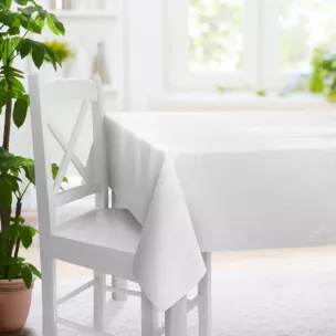 Obrus szyty JULIETT biały z eleganckiej połyskującej tkaniny przetykanej lureksową nicią