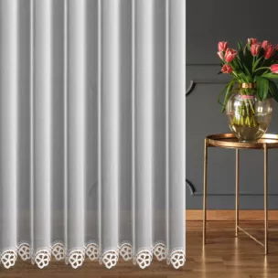 Firana szyta na flexach biała z delikatnej tkaniny z efektem deszczyku zdobionej kordonkową aplikacją