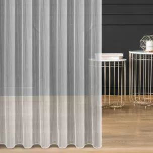 Firana szyta na taśmie 5 cm biała z drobnej siatki w pionowe prążki, wykończona obciążnikiem