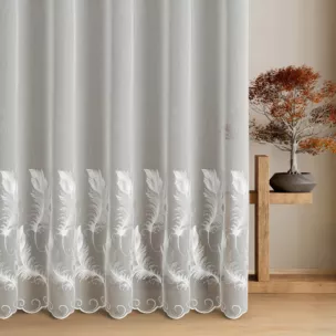 Firana szyta na taśmie 5 cm biała z delikatnej tkaniny typu aden zdobionej drobnym haftem