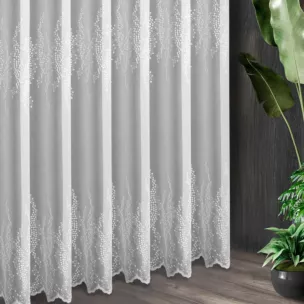 Tkanina firanowa, matowa zdobiona haftem z cekinami