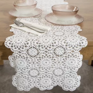 Bieżnik na stół 35x140 cm biały zdobiony haftem - IRINA