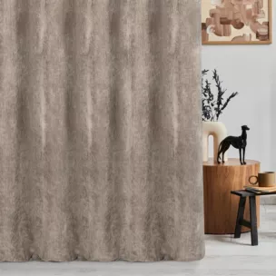 Zasłona szyta na flexach beżowa z tkaniny o szenilowej strukturze