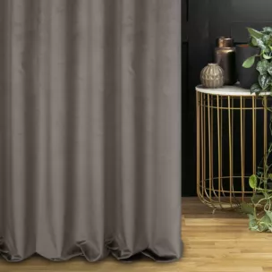 Zasłona szyta na taśmie 5 cm ciemnobeżowa z grubej, matowej tkaniny welwetowej o gramaturze 380g/m2