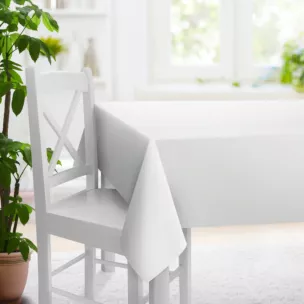 Obrus szyty biały z ekologicznej tkaniny o naturalnym splocie