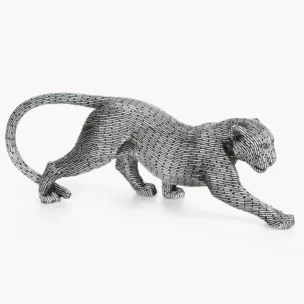 Figurka srebrna w kształcie geparda z metaliczną geometryczną strukturą 34x8x12 cm ZURI