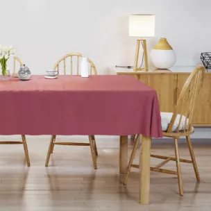 Obrus szyty ADESSA amarantowy z miękkiej tkaniny o welurowej strukturze