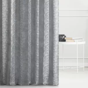 Zasłona szyta na taśmie 5 cm CALVIA1 srebrna z szenilowej tkaniny w klasyczne pionowe pasy przetykane błyszczącą nicią