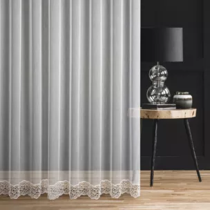 Firana szyta na taśmie 5 cm naturalna z delikatnej tkaniny typu aden zdobiona aplikacją