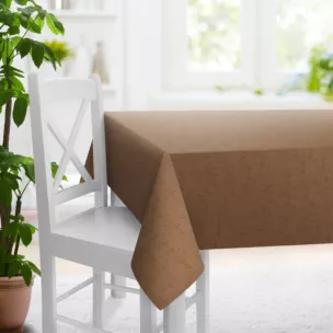 Obrus szyty jasnobrązowy z miękkiej tkaniny welwetowej z efektem kreszowania, wykończona obciążnikiem