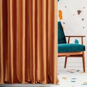 Zasłona szyta na taśmie 5 cm ruda z miękkiej tkaniny welwetowej