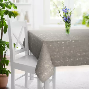 Obrus szyty srebrno złocisty z tkaniny o naturalnym splocie, zdobiona błyszczcącym nadrukiem Italissima Eva Minge