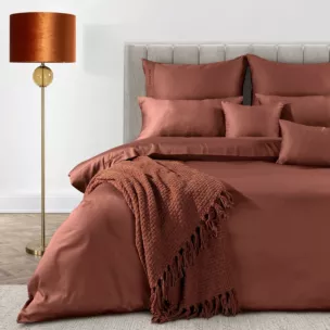 Pościel 160x200 cm z bawełny, makosatyny kolor marsala z ozdobną kantą i haftem kolekcja MINGE ELEGANTE