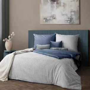 Pościel 140x200 cm komplet 2 częściowy z satyny bawełnianej kolor biało, granatowy w paseczki RAYA