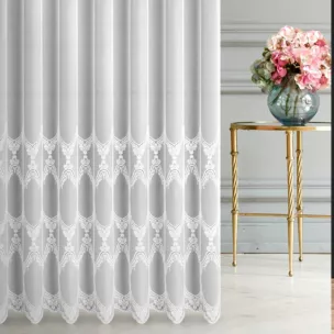 Firana szyta na taśmie 5 cm biała z matowej tkaniny z efektem deszczyku zdobionej dołem haftem