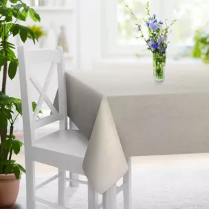 Obrus szyty kremowy z tkaniny welwetowej w pionowe prążki, wykończona obciążnikiem