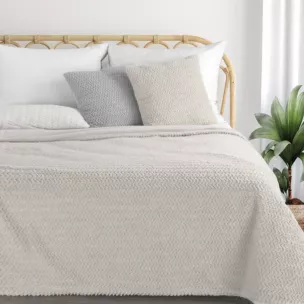 Narzuta-koc kremowy 130x170 cm z przyjemnego futerka LARIS