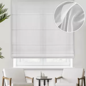 Roleta rzymska biała z delikatnej tkaniny z efektem deszczyku, wykończona obciążnikiem