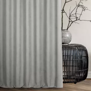 Zasłona szyta na taśmie 5 cm NADINE srebrna z miękkiej tkaniny o welurowej strukturze i wyraźnym splocie