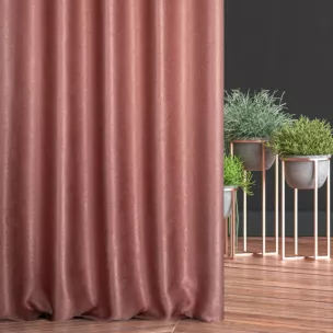 Zasłona szyta na taśmie 5 cm wrzosowa z gładkiej, zaciemniającej tkaniny z wyraźnym splotem