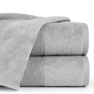 Ręcznik kąpielowy 70x140 cm bawełniany kolor jasnoszary z bordiurą z weluru 500 g/m2 LUCY