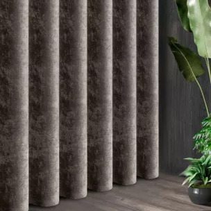 Tkanina zasłonowa, miękka szenilowa, zaciemniająca, z drobnym strukturalnym wzorkiem i efektem przecierki z kolekcji Pierre Cardin