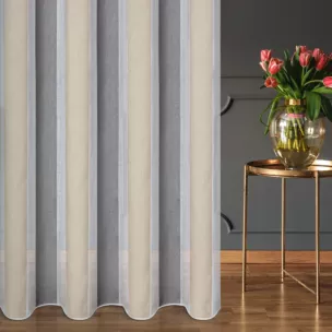 Firana szyta na taśmie 5 cm naturalno srebrna z matowej etaminy w połyskujące pionowe pasy, wykończona obciążnikiem