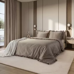 Pościel 160x200 cm bawełniana z makosatyny kolor jasnobrązowy z falbanami w romantycznym stylu Reina Line