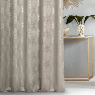 Zasłona szyta na taśmie 5 cm beżowa z tkaniny welwetowej z geometrycznym błyszczącym nadrukiem