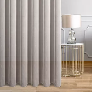 Firana szyta na flexach kremowa z tkaniny o strukturze siatki przetykanej nicią metaliczną, wykończona obciążnikiem Italissima Eva Minge