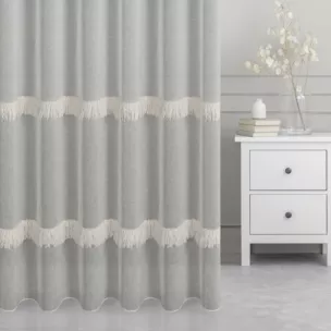 Firana szyta na przelotkach naturalna z matowej, miękkiej tkaniny ozdobionej szenilowymi frędzlami Italissima Eva Minge