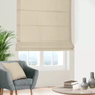 Roleta rzymska beżowa z miękkiej matowej tkaniny o nieregularnym wzorze z efektem melanżu