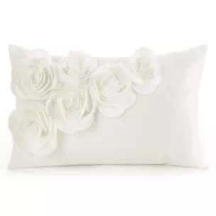 Poszewka na poduszkę 30 x 50 cm z welwetu kolor kremowy zdobiona w róże 3D