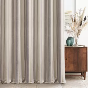 Zasłona szyta na taśmie 5 cm ciemnokremowo beżowa z żakardowej tkaniny ozdobionej szenilowymi pasami