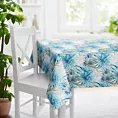 Obrus szyty KIMBERLY biało niebieski z miękkiej tkaniny typu blackout drukowanej w egzotyczne liście