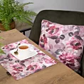 Komplet podkładek 4 szt 30x40 cm różowo, pudrowy dwustronnych welwetowych VELVET 1 z nadrukiem barwnych kwiatów